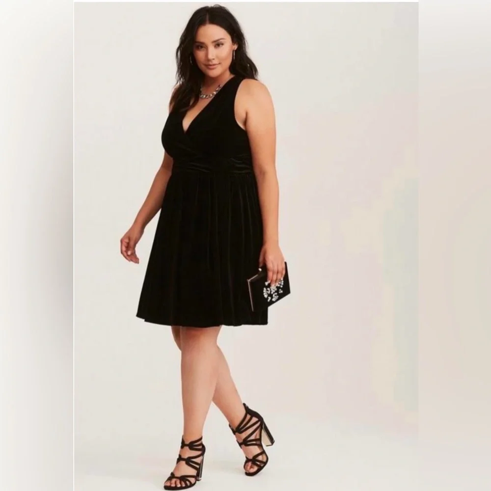 Torrid Black Velvet Surplice Crisscross Back Dress- Size 2-2X - Picture 1 of 13